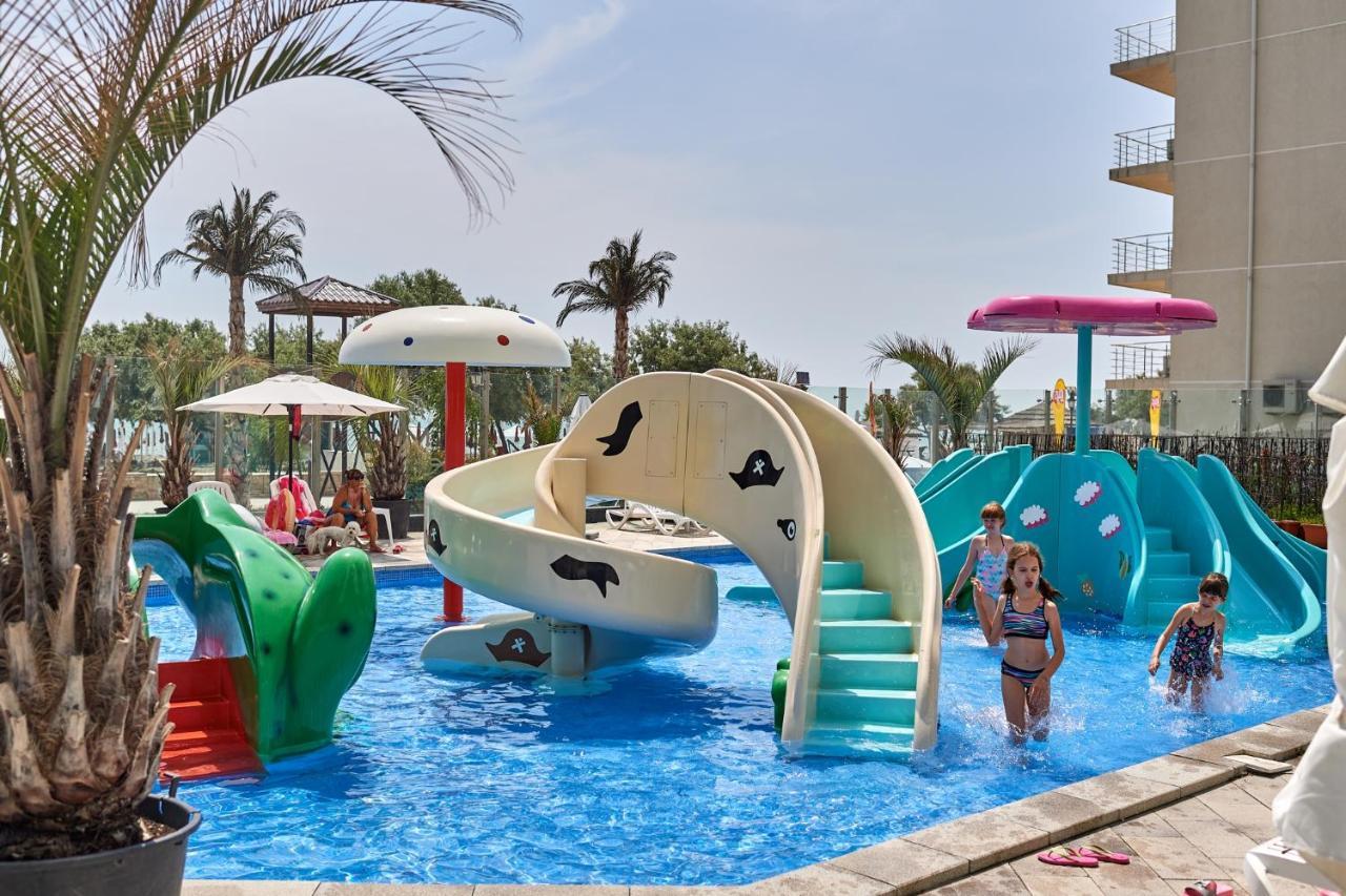 Ace Aparthotel Pool & Spa Mamaia Nord Navodari Dış mekan fotoğraf